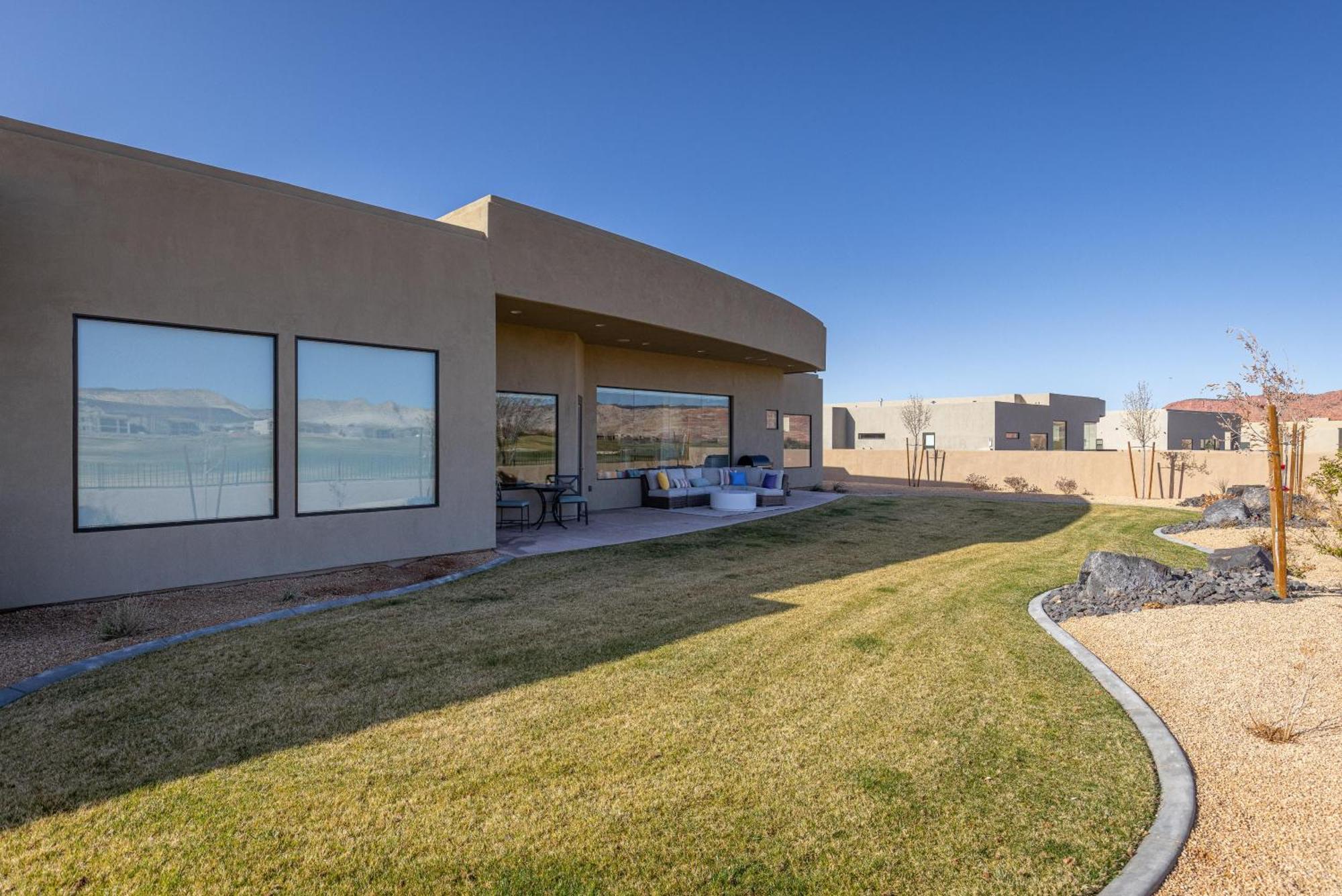 The Resplendent Artist Villa Ivins Exterior photo