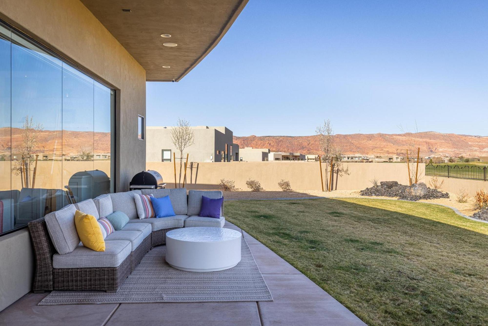 The Resplendent Artist Villa Ivins Exterior photo